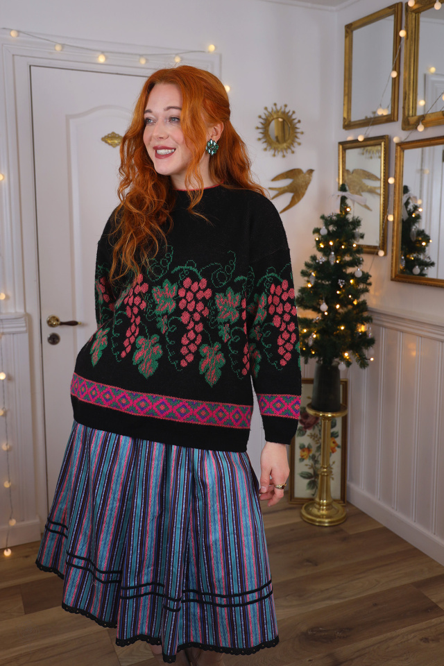 Pink Grape Vintage Sweater | M/L