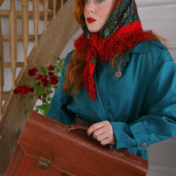 Red &amp; Green Paisley Frill Scarf