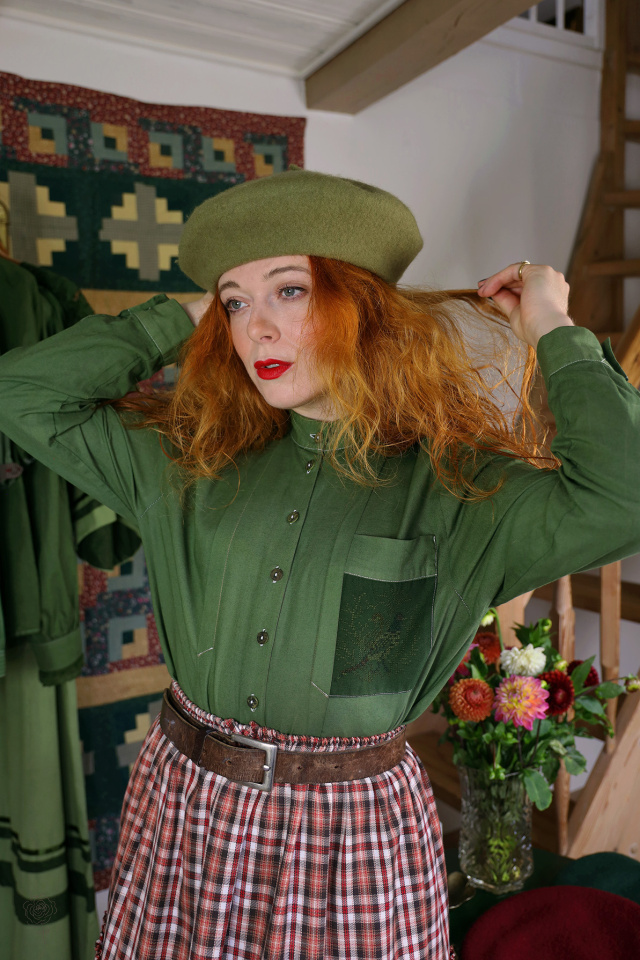 Simple Redyed Green Vintage Blouse | M