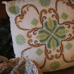Green Clover Needlpoint Retro Pillow