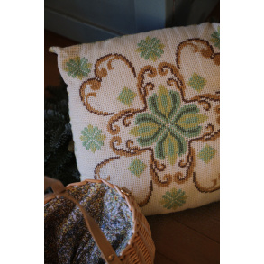 Green Clover Needlpoint Retro Pillow