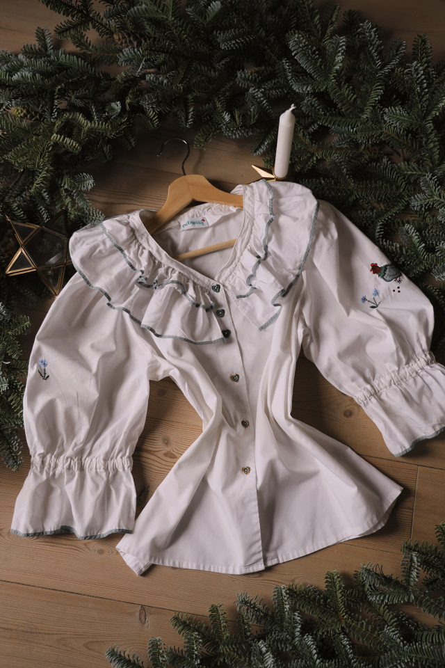 Green Frills Hens Embroidered Vintage Top | M