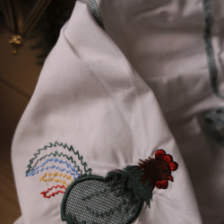 Green Frills Hens Embroidered Vintage Top | M