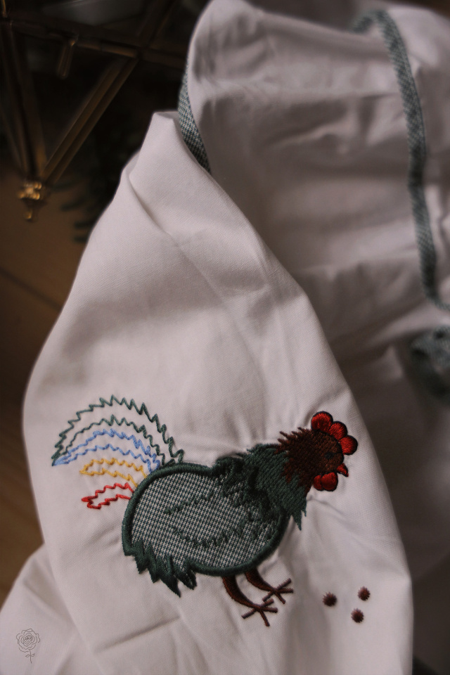 Green Frills Hens Embroidered Vintage Top | M