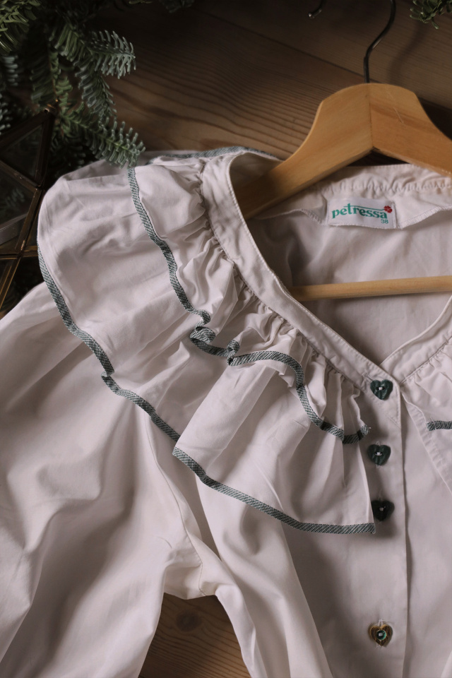 Green Frills Hens Embroidered Vintage Top | M