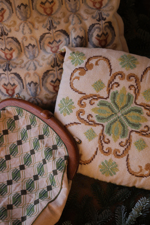 Green Clover Needlpoint Retro Pillow