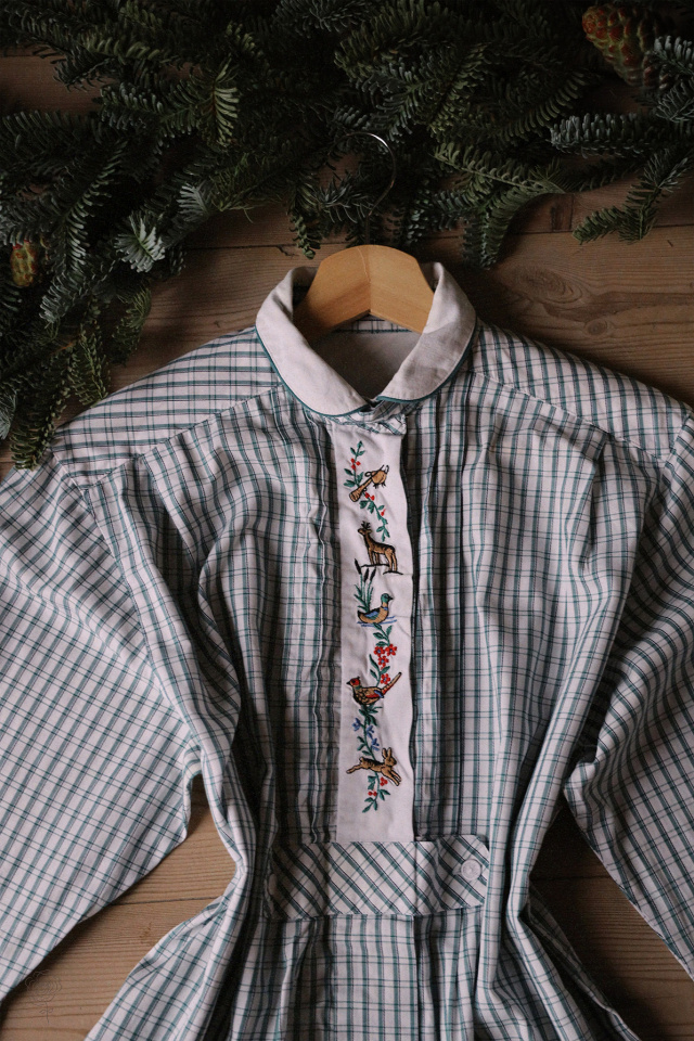Green Plaid Animal Embroidered Vintage Blouse | M