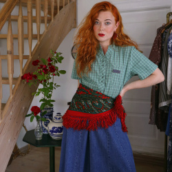 Red &amp; Green Paisley Frill Scarf