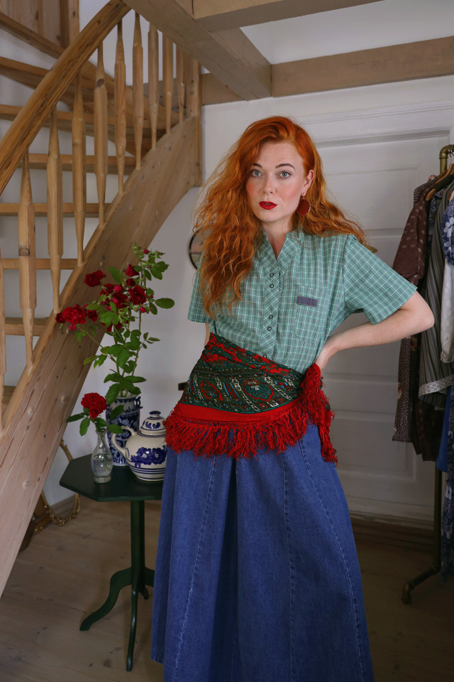 Red &amp; Green Paisley Frill Scarf