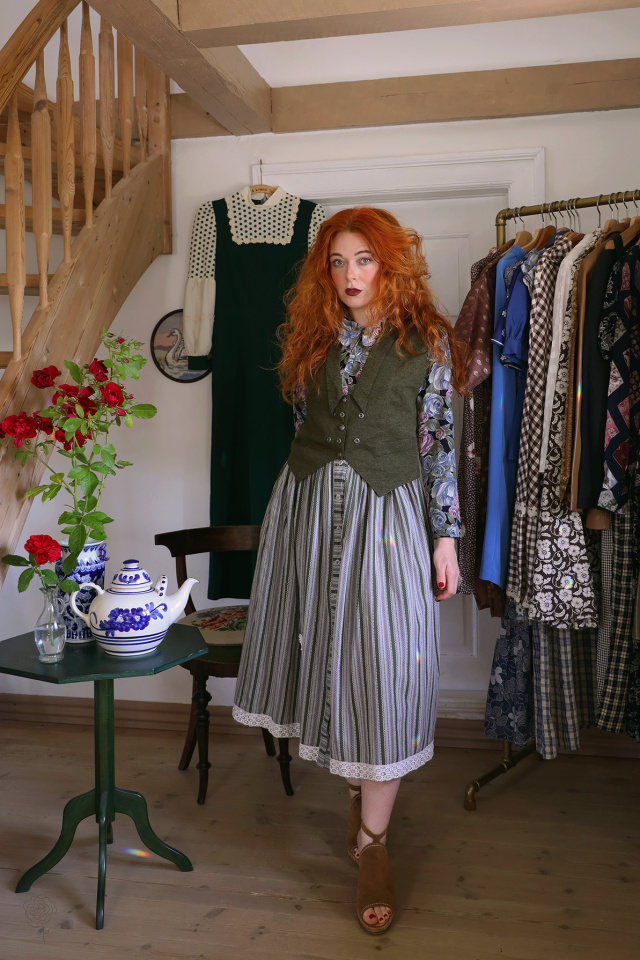 Earthy Green Striped Vintage Skirt | S