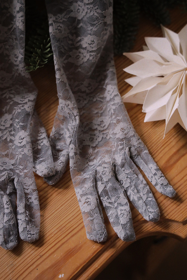 Grey Madame Floral Lace Gloves 