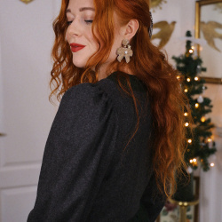 Holly Gold Bow Earrings 