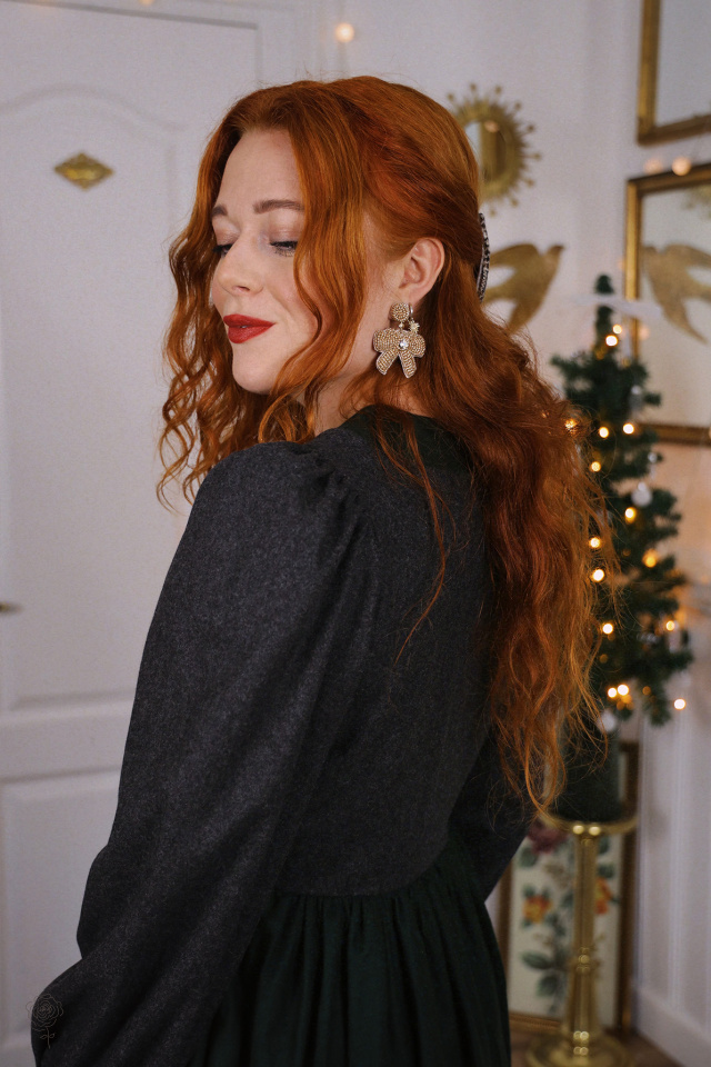 Holly Gold Bow Earrings 