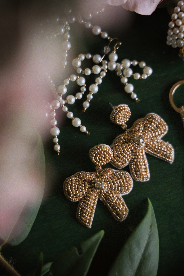 Holly Gold Bow Earrings 