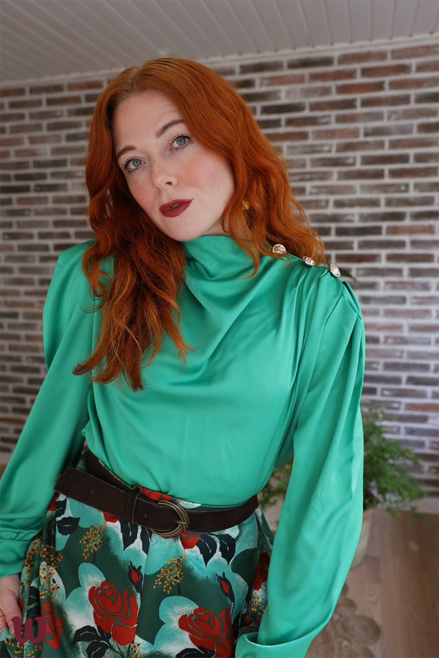 Light Green Elegante Blouse | S-M
