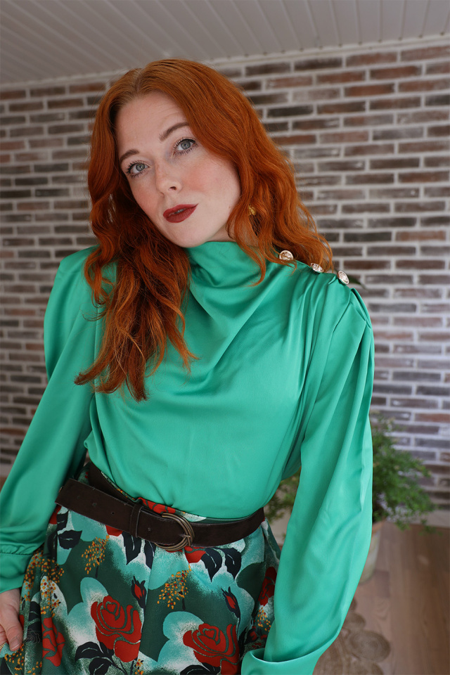 Light Green Elegante Blouse | S-M