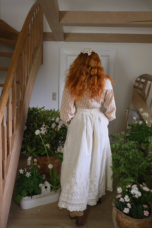 Stunning Romantic Thick Linen Vintage Skirt | M