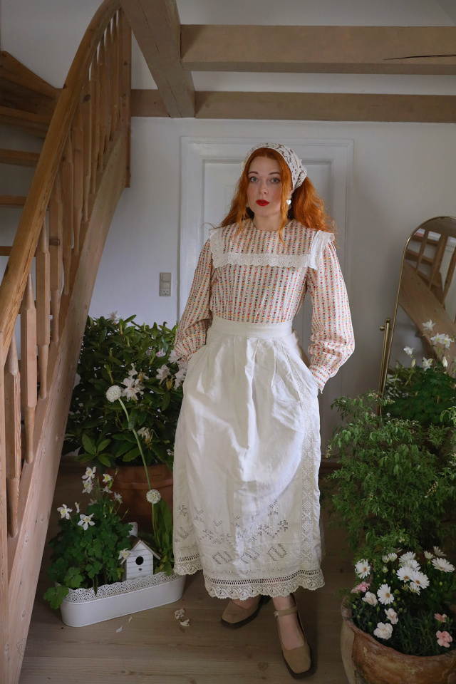 Stunning Romantic Thick Linen Vintage Skirt | M