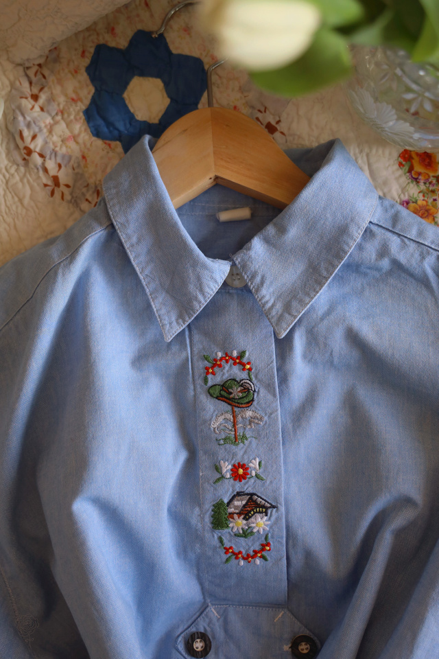 Light Denim Countryside Embroidered Blouse | L/XL