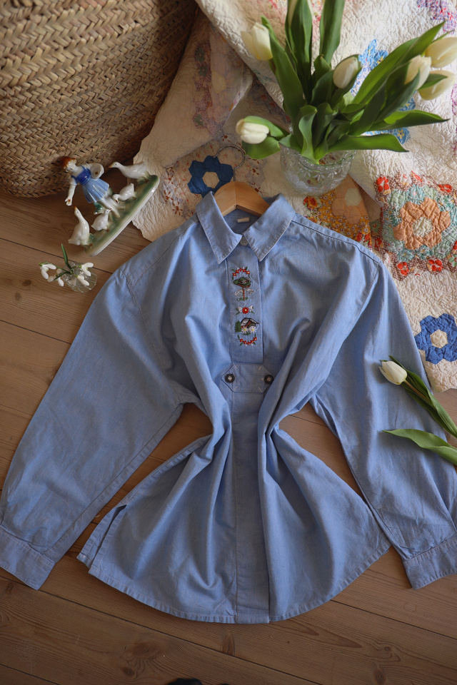 Light Denim Countryside Embroidered Blouse | L/XL