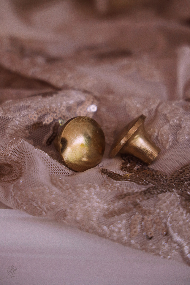 Copper-Coloured Metal Knobs 