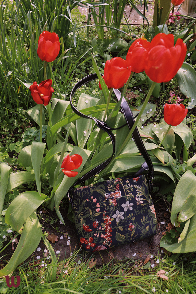 Black Morning Garden | Cross Body Bag 