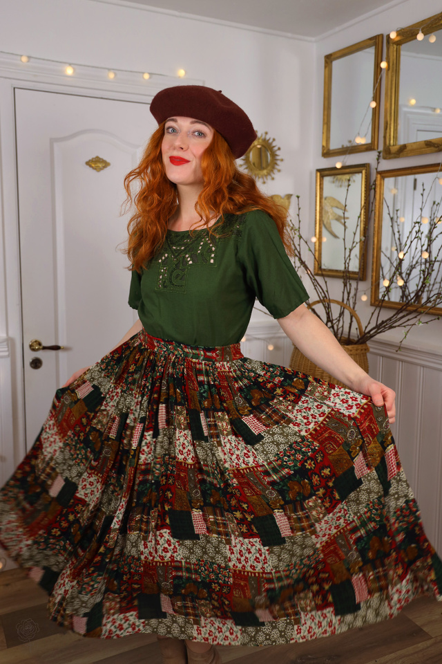Flowy Patterned Boho Vintage Skirt | M