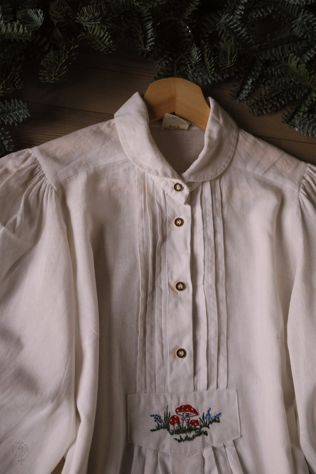 Mushroom Embroidered Vintage Blouse | M