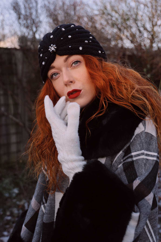 Off White Glitter Long Gloves 