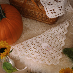 Rita's Triangle Off White Head Scarf