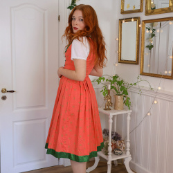 Peachy Austrian Vintage Dress | S