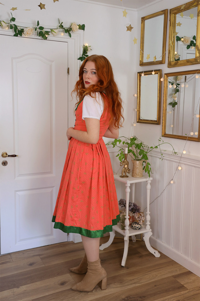 Peachy Austrian Vintage Dress | S