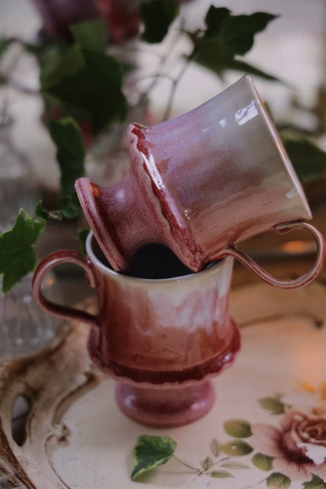 Rose Glace On Pedistal Mug