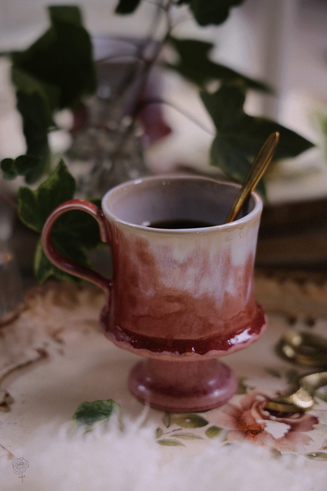 Rose Glace On Pedistal Mug