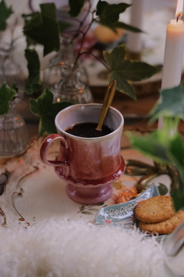 Rose Glace On Pedistal Mug