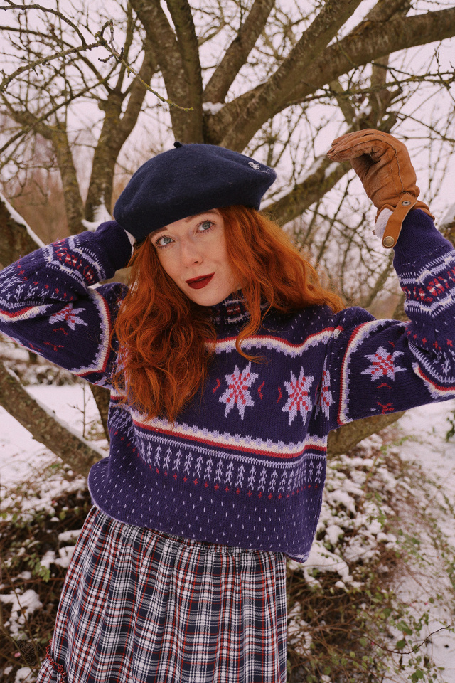 Purple Pattern Ski Peer Winter Sweater | M