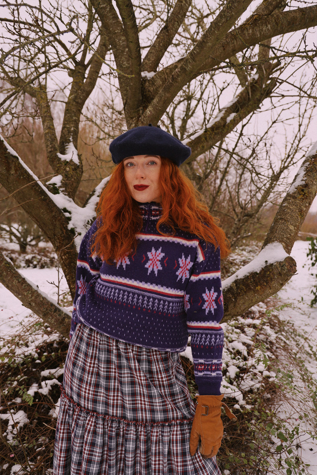 Purple Pattern Ski Peer Winter Sweater | M