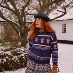 Purple Pattern Ski Peer Winter Sweater | M