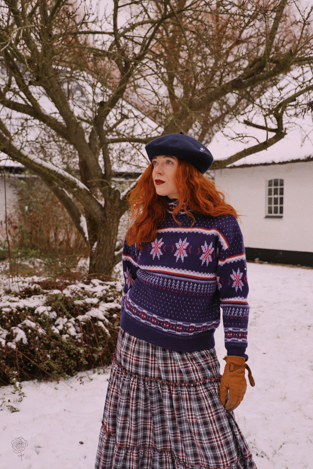 Purple Pattern Ski Peer Winter Sweater | M