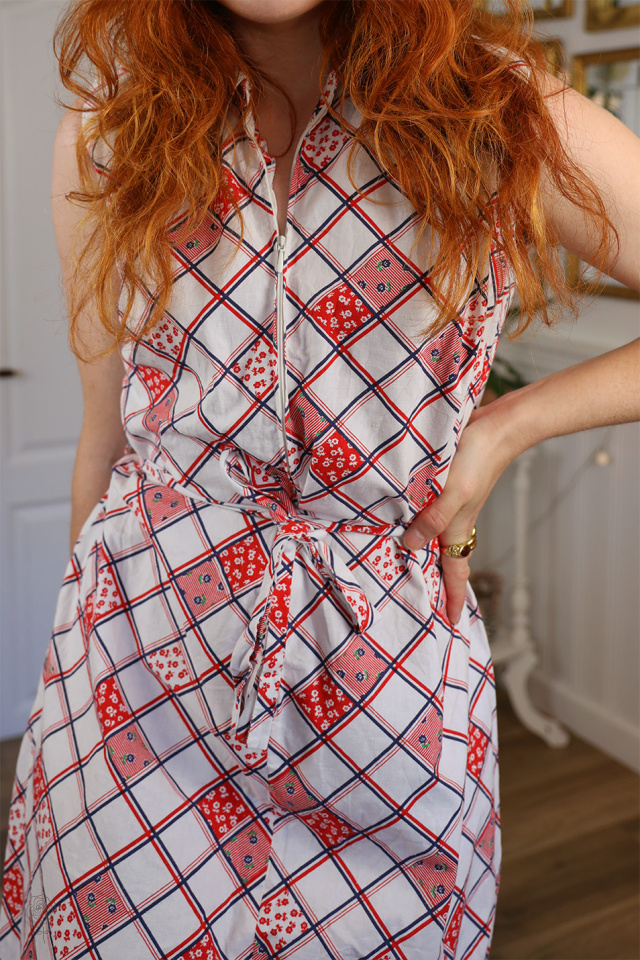 White Square Floral 70's Vintage Dress | S/M