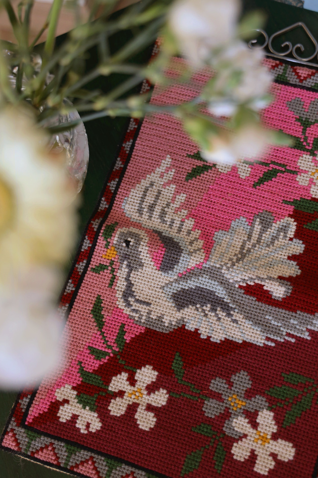 Pink Pigeon Daisy Vintage Wall Hanger Embroidery 