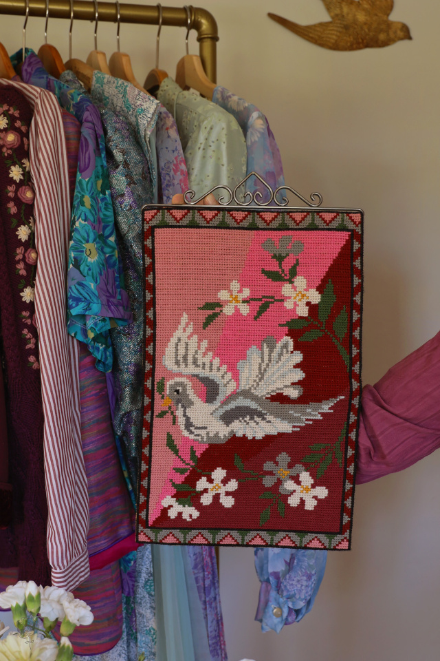 Pink Pigeon Daisy Vintage Wall Hanger Embroidery 