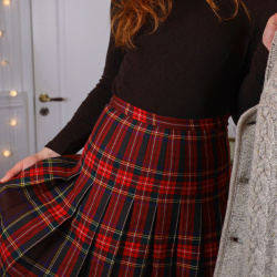 Red Plaid Pleated Vintage Skirt | XS/S