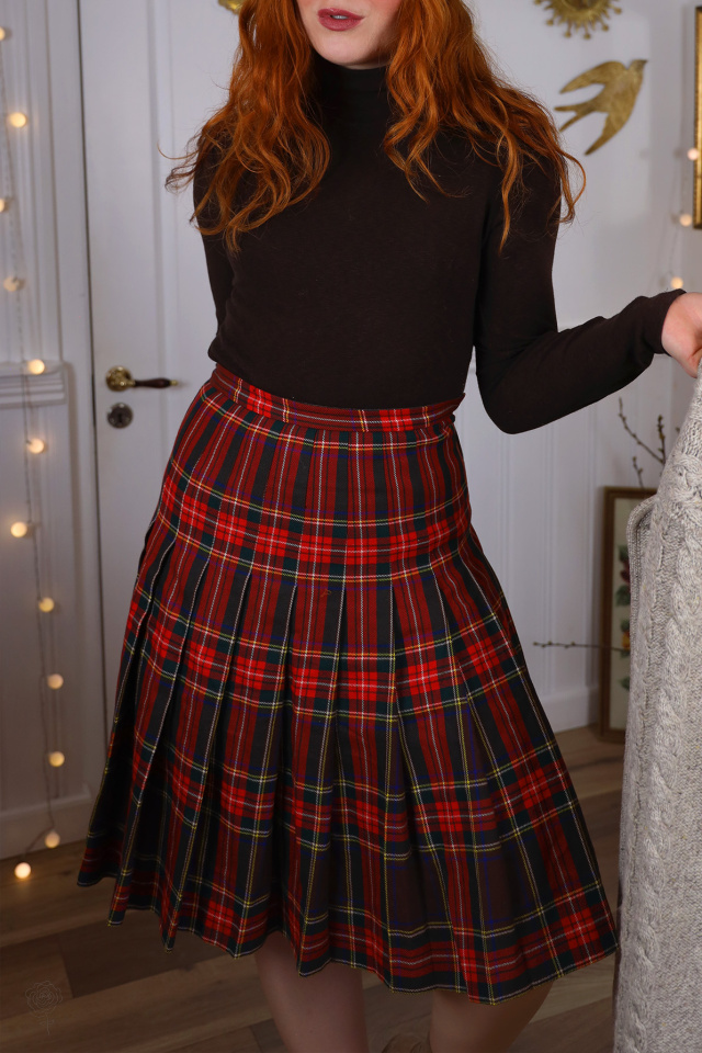 Red Plaid Pleated Vintage Skirt | XS/S