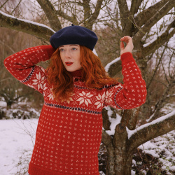Red Snowflake Vintage Sweater | S