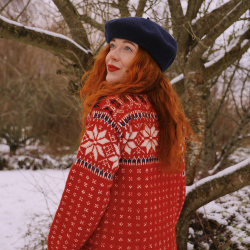Red Snowflake Vintage Sweater | S