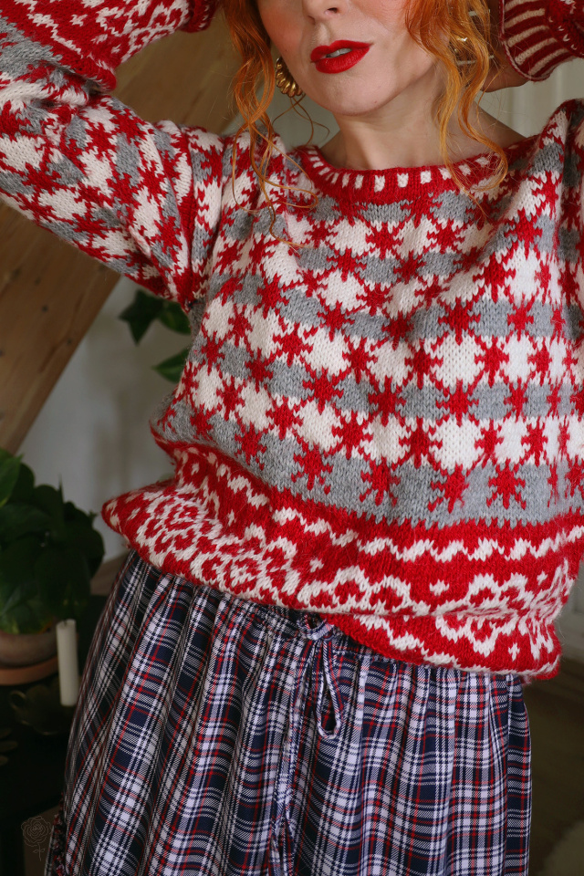 Red Snowflakes Handmade Sweater | M