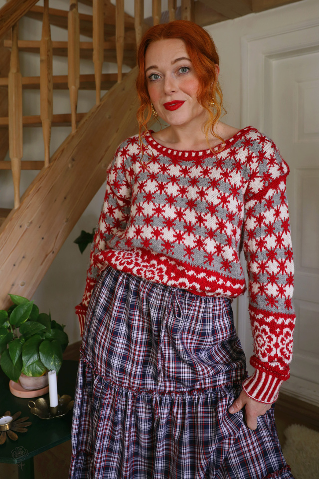 Red Snowflakes Handmade Sweater | M