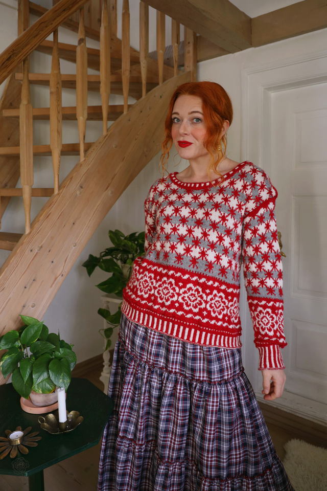 Red Snowflakes Handmade Sweater | M