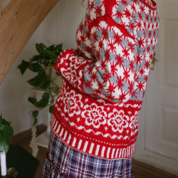 Red Snowflakes Handmade Sweater | M